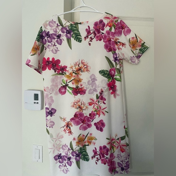 Floral cap sleeve shift dress - Picture 4 of 4